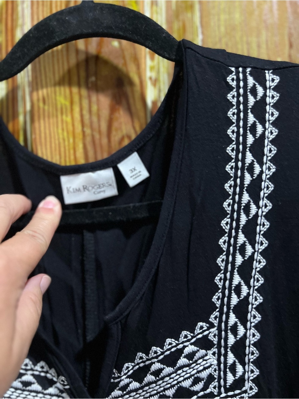 Kim Rogers Black Sleeveless Dress with White Embroidered Detail - Picture 2 of 9